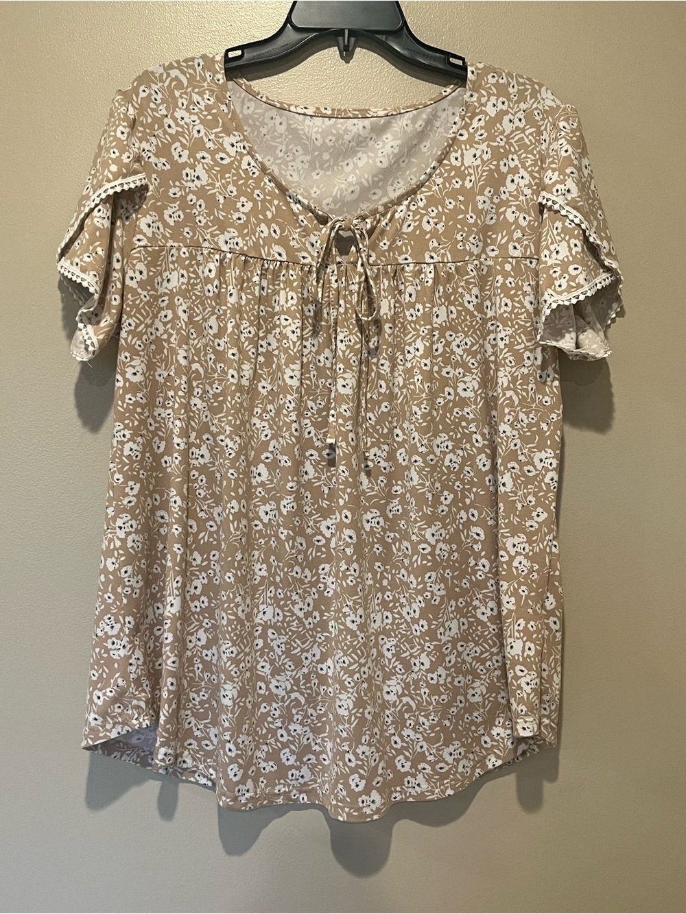Women’s Floral Tie-Neck Top